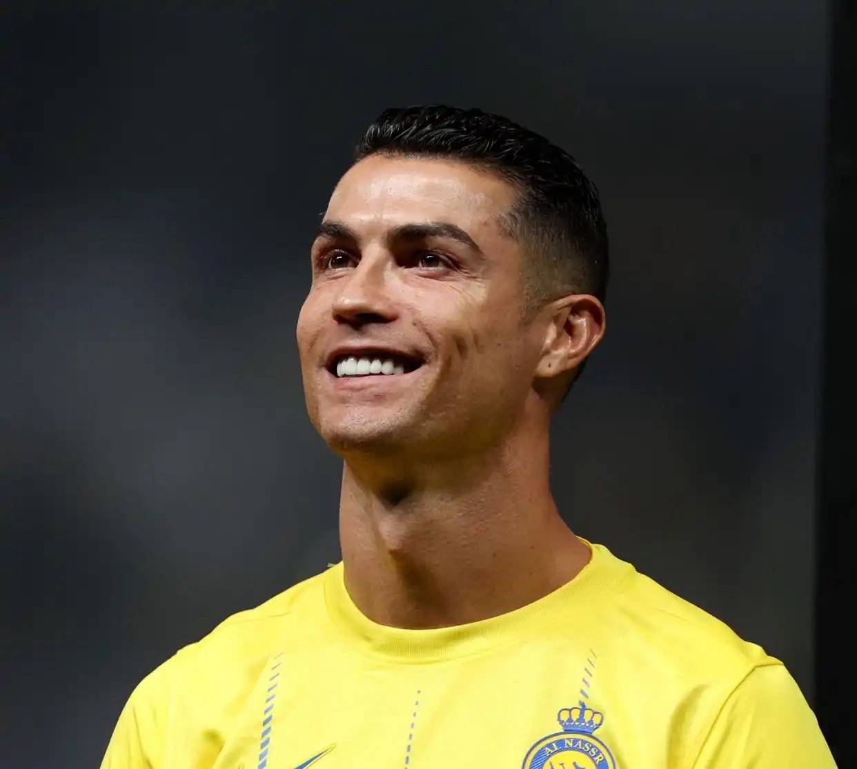 AYX爱游戏中国-关于C罗官方宣布战术调整新规，巴黎圣日耳曼引发争议！全场沸腾不已的信息