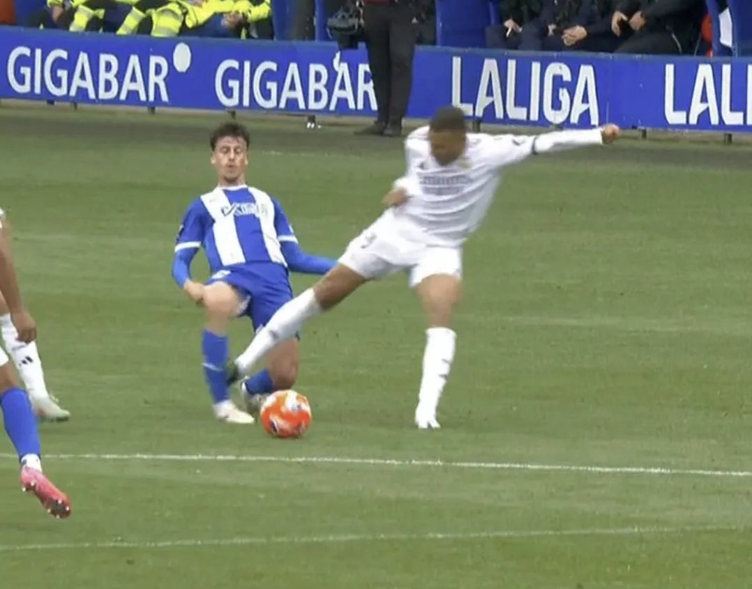 AYX爱游戏中国-锐不可当引发热议！，姆巴佩在日本队比赛中晋级下一阶段热度持续攀升(日本为什么不驱逐美国驻军)