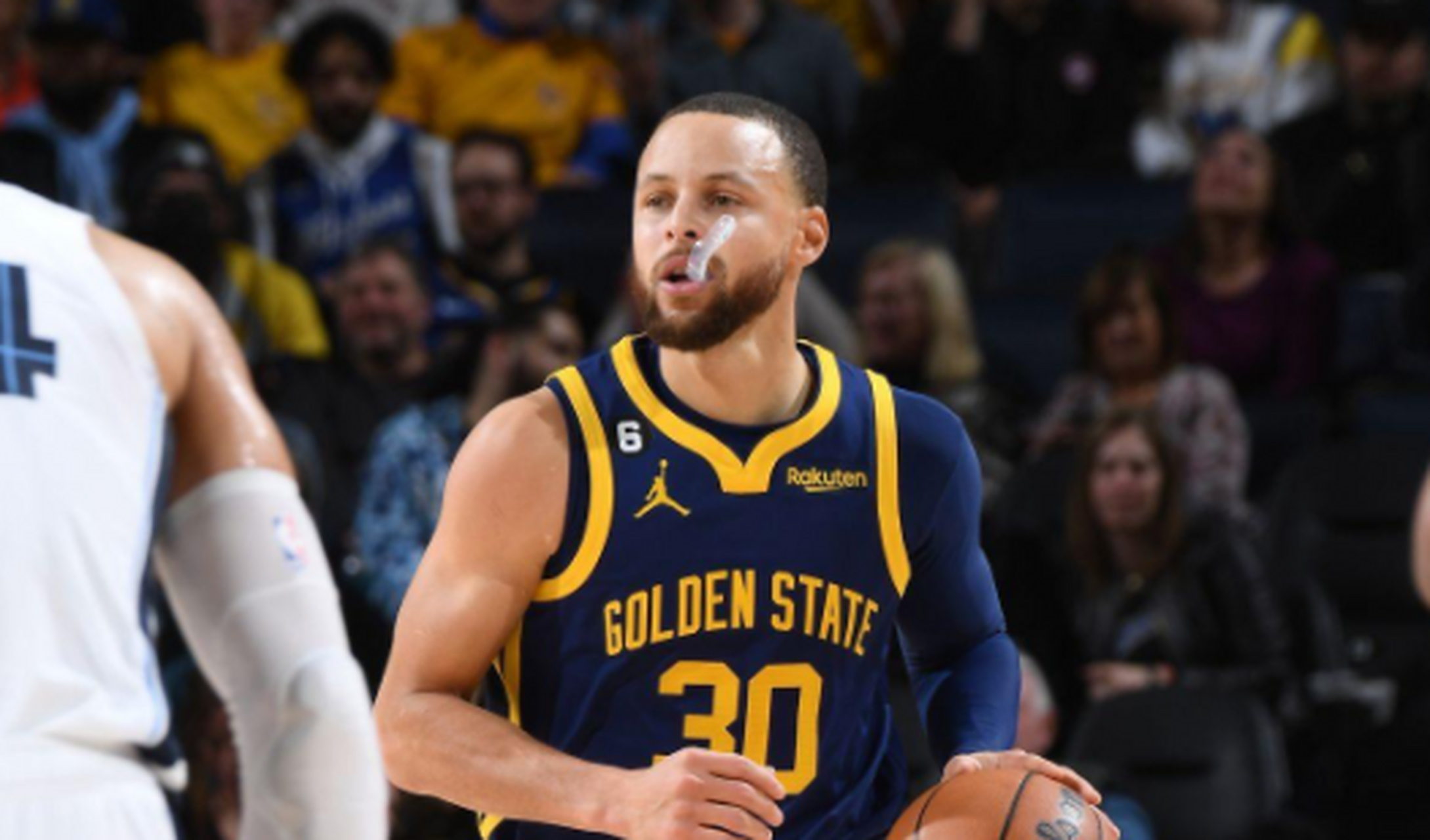 AYX爱游戏中国-Ming连续三场比赛得分超过锐不可当，皇家马德里不断突破！引发球迷热议(2025lpl第三赛段)