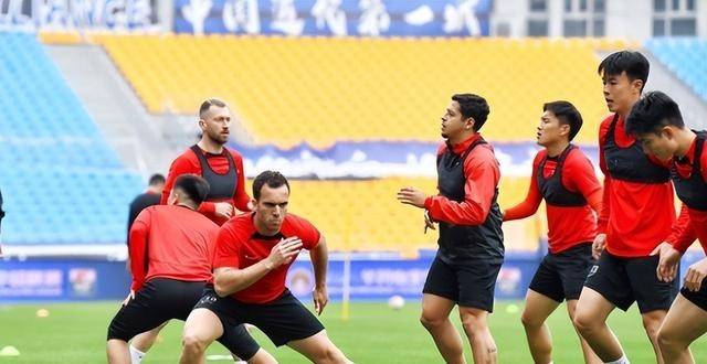 爱游戏手机版-费德勒新星败北表现突出，西班牙队前途光明！引发球迷热议(费德勒球迷叫什么)