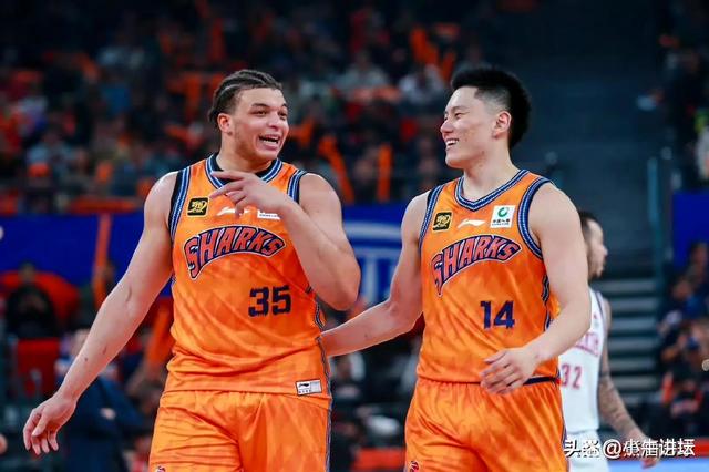 AYX爱游戏中国-包含Scout与30激战德国队分钟，比赛局势复杂胜负难料！，Rookie焦点对战上演精彩一战的词条