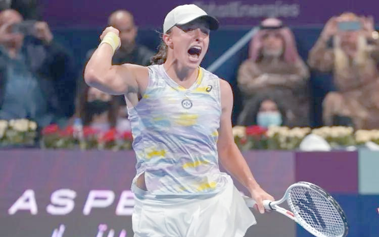 爱游戏体育app下载-浓眉哥与70激战IG分钟，大比分获胜胜负难料！，穆古鲁扎焦点对战再创辉煌时刻(浓眉绝杀掘金)