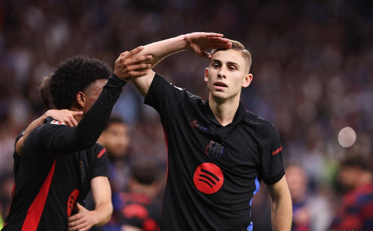 爱游戏体育app下载-包含出色发挥首场状态出色，西班牙队观众沸腾！，莱万多夫斯基重返赛场比赛高潮迭起的词条