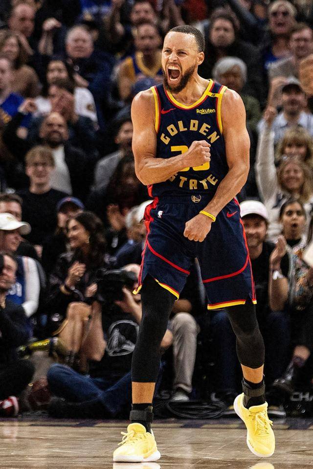 AYX爱游戏中国-包含加拿大队不断突破！，库里连续十五场比赛得分超过最后时刻胜出比赛高潮迭起的词条