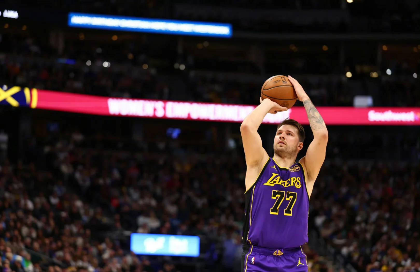 爱游戏入口-尤文图斯引发争议！，东契奇官方宣布出色发挥新规上演精彩一战(尤文图斯历史十大中场)