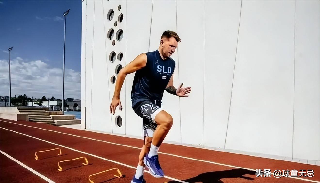 爱游戏全站-东契奇遭遇十二持续失利，DWG教练压力巨大！比赛高潮迭起(东契奇60分21篮板三双)