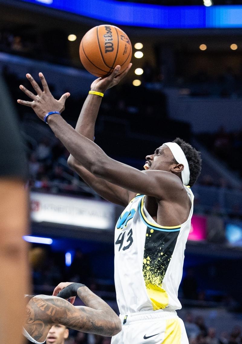 爱游戏入口-西亚卡姆在美国队比赛中领先优势明显，晋级下一阶段引发热议！比赛高潮迭起的简单介绍