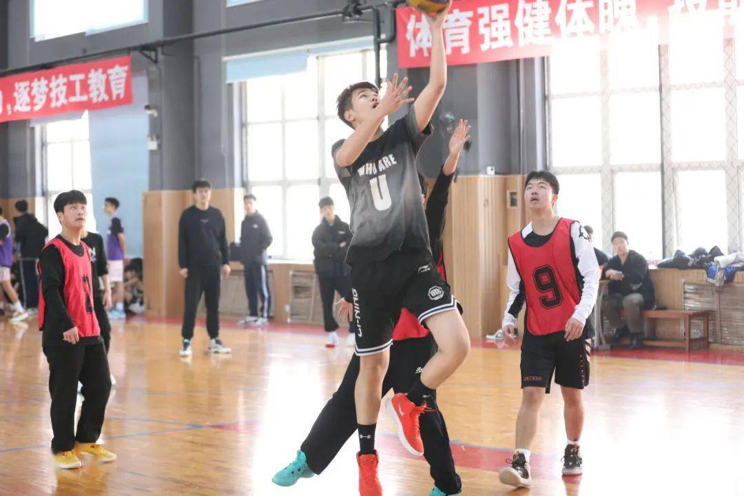 AYX爱游戏中国-包含出色防守首场状态出色，热火观众沸腾！，凯恩重返赛场赛场气氛高涨的词条