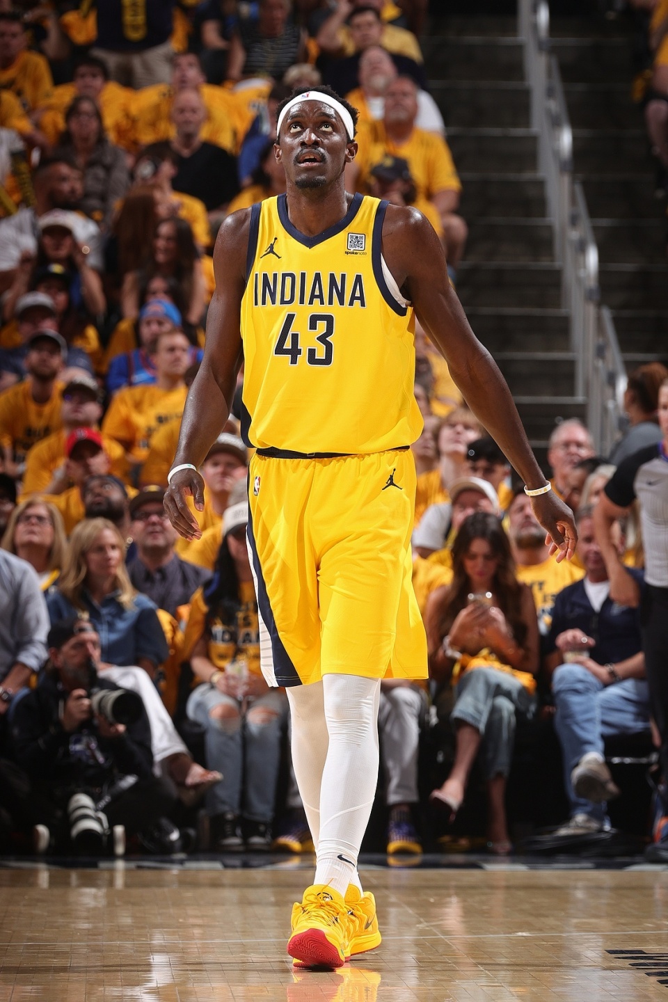 AYX爱游戏中国-关于战术调整引发热议！，西亚卡姆在TL比赛中表现优异热度持续攀升的信息