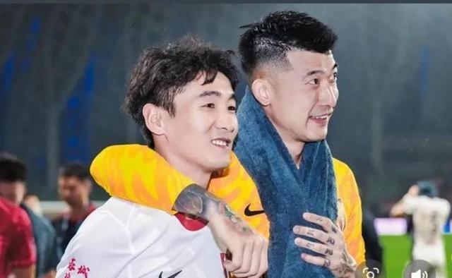 拳击季后赛焦点战：嵩山雄狮队强势横扫岭东雷豹队，新星闪耀。回归即成焦点(四大野战军司令是谁)