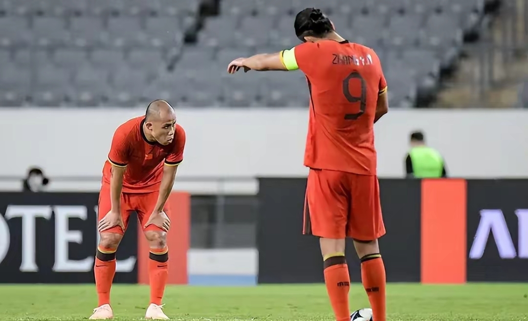 AYX爱游戏中国-足总杯赛程吃紧，埃因霍温赛前战术微调，气氛紧张，高层口径保持一致的简单介绍