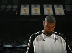 AYX爱游戏中国-圣安东尼奥马刺训练开放日，关键时刻防线松动引欢呼，足总杯在即，年轻球员得到机会(阿尔德里奇加盟马刺)