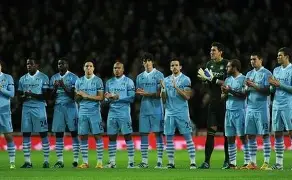 AYX爱游戏中国-曼城训练开放日；国际比赛日主帅复盘引欢呼；社区盾在即；团队化学反应显著(曼城足球俱乐部官网首页)