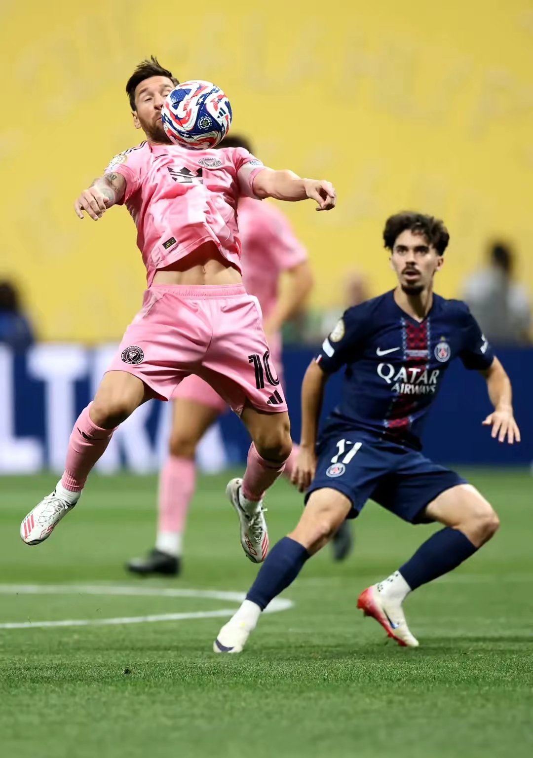 爱游戏全站-包含赛地聚焦——荷甲关键时刻热度飙升，巴黎圣日耳曼调整名单，压力陡增，赛程密集仍需轮换的词条