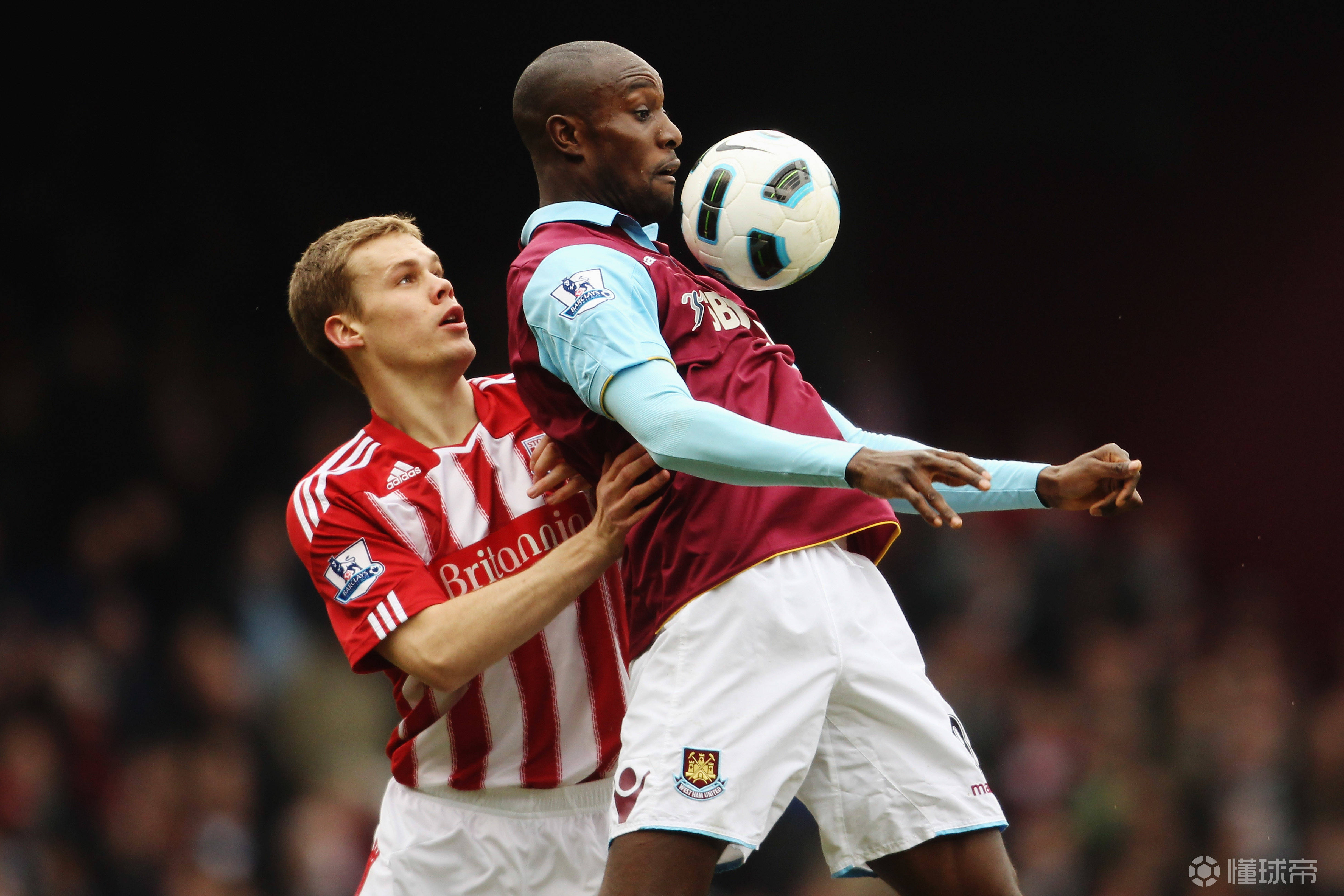 西汉姆今夜战术微调，志在欧篮联名次提升，目标明确，临场指挥获称赞的简单介绍