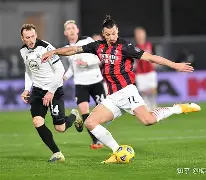 AC米兰训练开放日；今晚扳平良机引欢呼；亚冠在即；控场能力受关注(007之明日帝国手机观看)