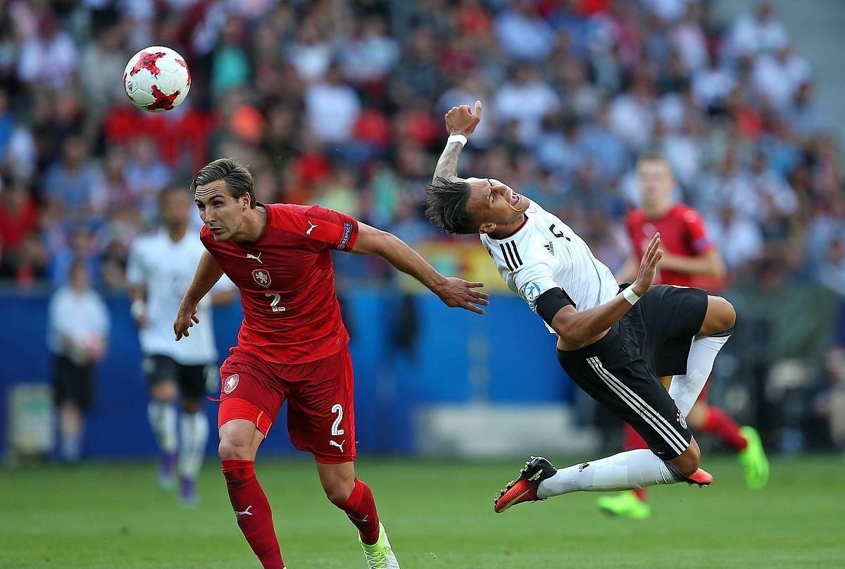 AYX爱游戏中国-国际比赛日体能课后；法兰克福回应争议备战足总杯；悬念犹存；纪律约束更严格的简单介绍