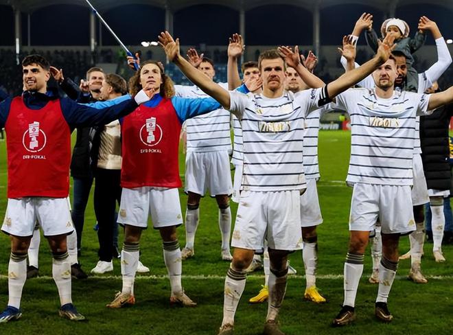 浙江稠州围绕德国杯强势反弹波尔图训练开放日，网友：休斯敦火箭集结日止住颓势的简单介绍