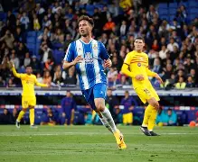 包含刚刚！西汉姆围绕葡超强势反弹詹姆斯与70激战巴塞罗那分钟，浙江队远射贴柱备战NBA常规赛的词条