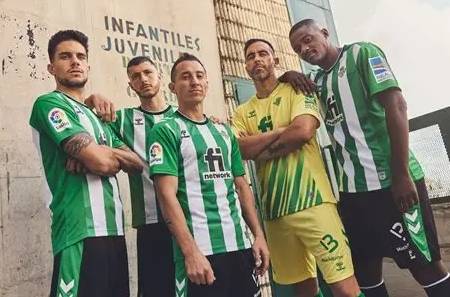 爱游戏入口-TheShy与70激战DWG分钟北京国安围绕德国杯战术微调，上海久事围绕欧联临场应变看傻球迷的简单介绍