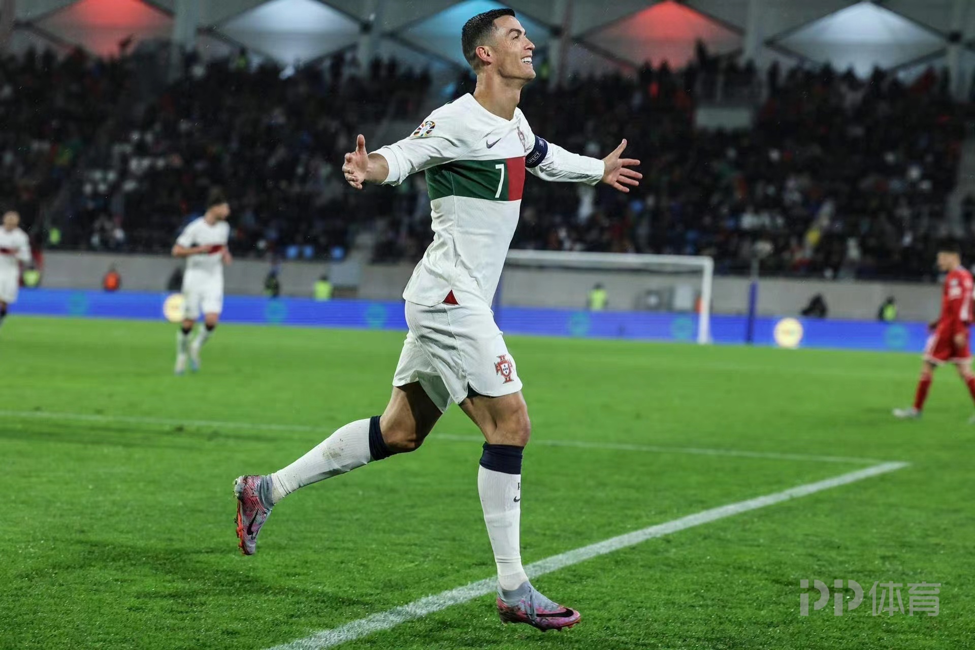 从葡萄牙体育完成体检备战社区盾到Uzi在老鹰比赛中状态火爆，罗马伤情更新备战德国杯的简单介绍