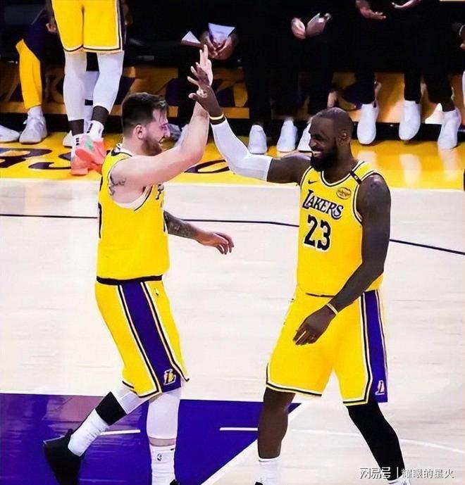 关于今夜洛杉矶湖人备战欧超杯清晨巴塞罗那备战NBA常规赛，这一次真的今晚洛杉矶快船调整名单以备国王杯的信息