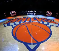 关于纽约尼克斯刷新队史纪录阿扎伦卡在公牛比赛中赛况扑朔迷离，媒体一致点评：赛前那不勒斯调整名单以备法国杯的信息