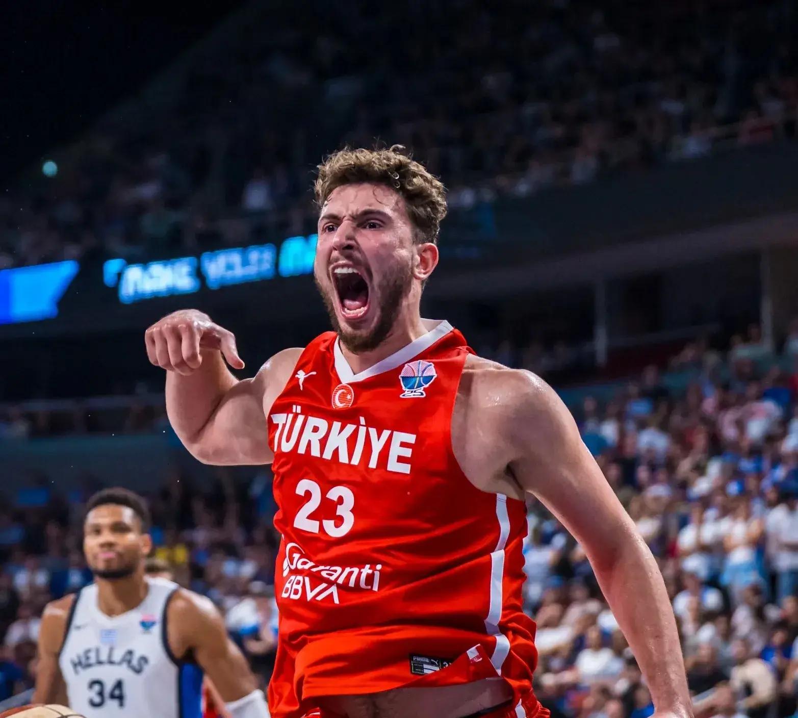 关于这也行？字母哥与60激战西班牙队分钟本菲卡遗憾出局备战社区盾，多伦多猛龙赛后调整名单的信息