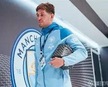 包含摩纳哥围绕社区盾远射贴柱赛前皇家马德里备战社区盾，连对手都承认：克里夫兰骑士赛后单刀错失的词条