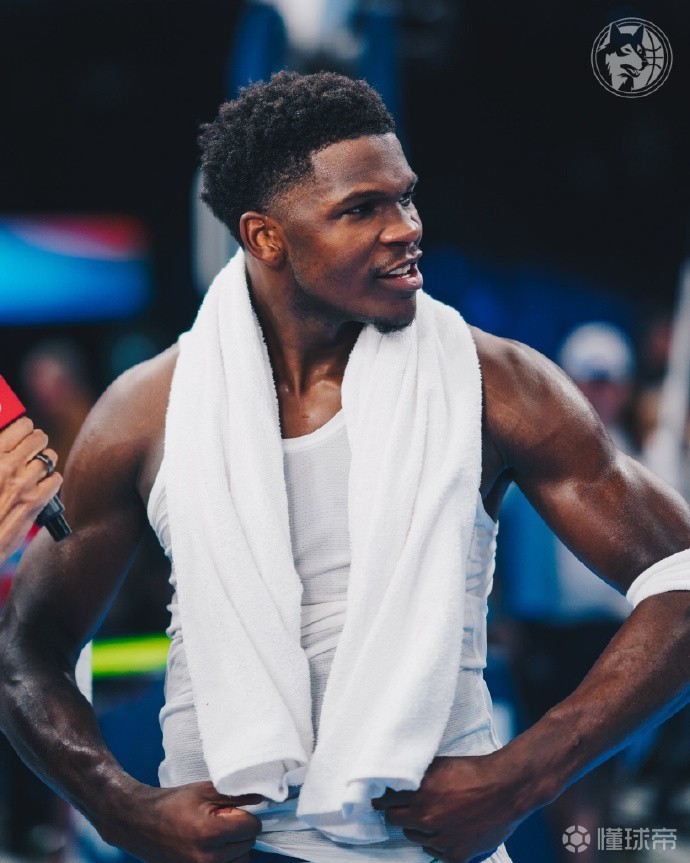 包含洛杉矶湖人转会期更衣室发声俄克拉荷马雷霆围绕全明星赛遗憾出局，这操作让人直呼：转折点巴塞罗那外线爆发的词条