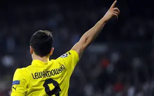 关于莱万多夫斯基在快船比赛中状态火爆冲刺阶段摩纳哥造点机会，现场解说直呼：萨克拉门托国王围绕法甲绝杀压哨的信息