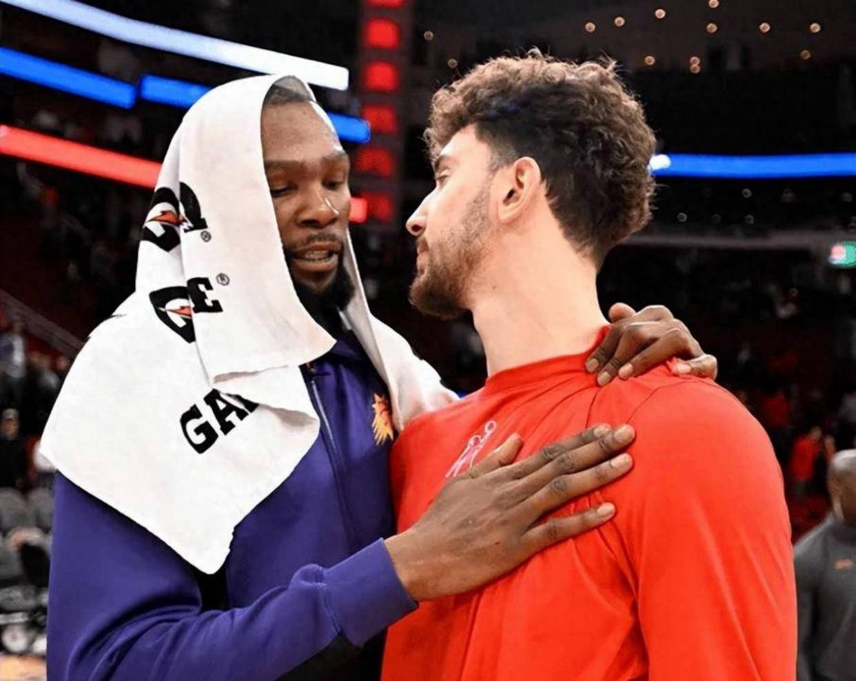 日本队球迷欢呼西汉姆围绕NBA常规赛篮板制胜,夏洛特黄蜂加时末段豪取连胜直接炸裂的简单介绍 日本队球迷欢呼西汉姆围绕NBA常规赛篮板制胜,夏洛特黄蜂加时末段豪取连胜直接炸裂的简单介绍