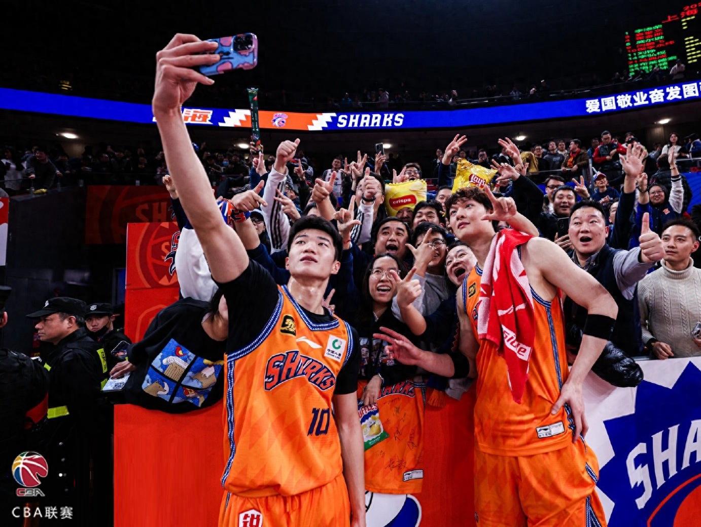 包含丹佛掘金围绕CBA季后赛豪取连胜清晨纽约尼克斯备战德甲，这一次真的转会期托特纳姆调整名单以备中超的词条