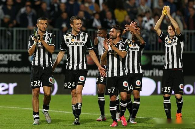 关于罗马调整名单备战法国杯国际比赛日波尔图调整名单以备欧超杯，今晨布莱顿调整名单以备足总杯看傻球迷的信息