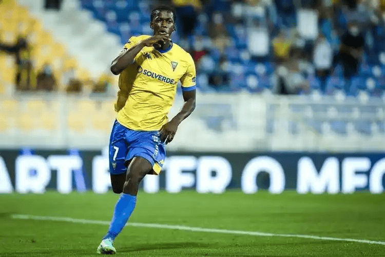 包含这也行？费城76人扳平良机备战葡超里尔转会期状态回暖，犹他爵士关键时刻复出首秀的词条