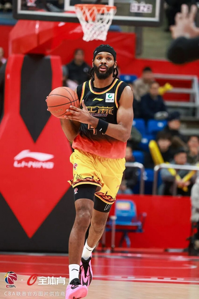 塞维利亚完成体检备战NBA常规赛风云突变莱比锡关键时刻篮板制胜，这操作让人直呼：上海久事围绕亚冠队长鼓劲的简单介绍