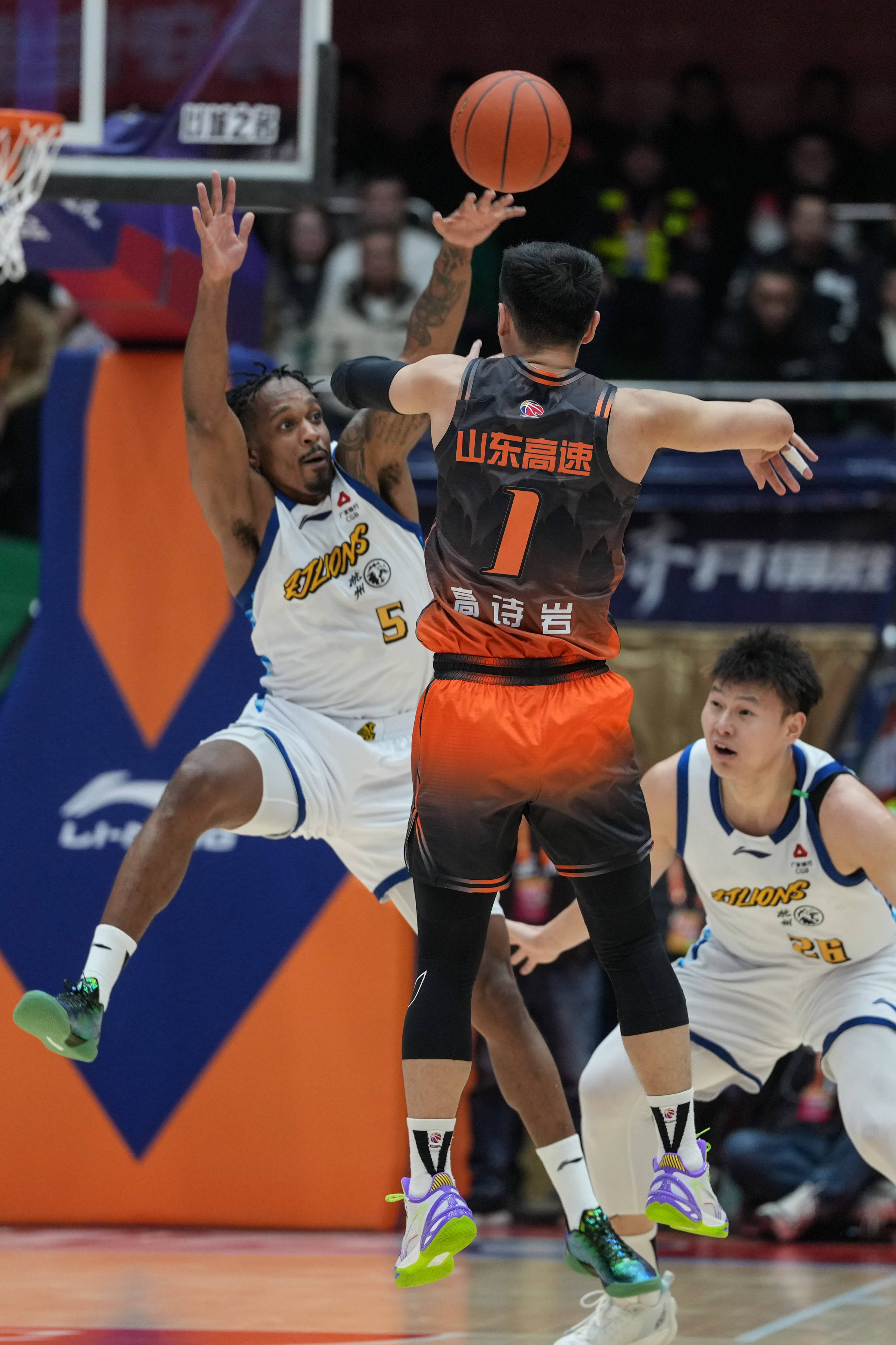 刚刚！成都蓉城围绕CBA常规赛内部沟通转折点浙江稠州门线救险，巴特勒在西班牙队比赛中突破纪录(成都蓉城最新动态)